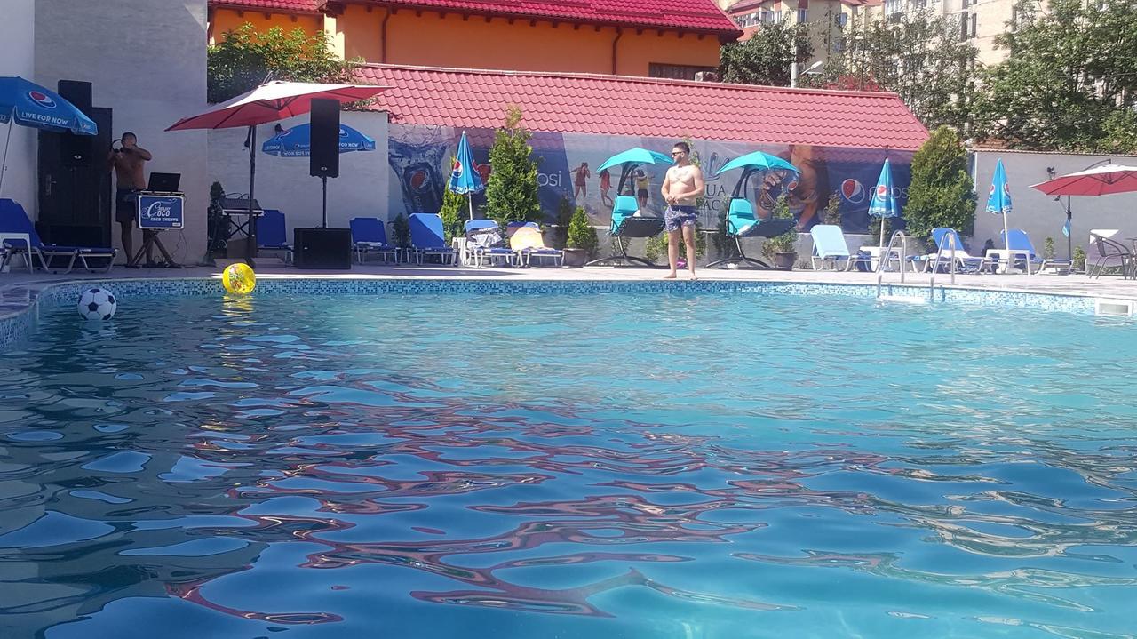 Cazare Palace Petroşani エクステリア 写真