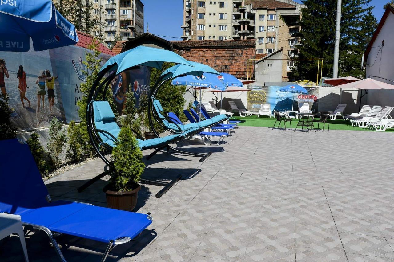 Cazare Palace Petroşani エクステリア 写真